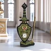 Часы со щитом и мечом — красивый подарок — фотография 1