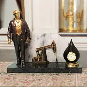 Часы «Работник нефтяной промышленности 3» с качалкой — оригинальный подарок — фотография 1