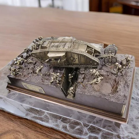Диорама «Битва на реке Сомме», бронза и ясень, 1:35 — оригинальный подарок