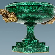 На память: Ваза «Дары Диониса» из малахита — фотография 3