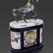 Каминные часы «Конь» из мрамора и долерита — необычный подарок — фотография 3
